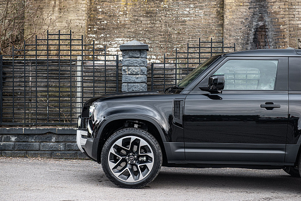 Фото дисков Kahn Type 60 RS2 Алмазная проточка на Land Rover Defender II