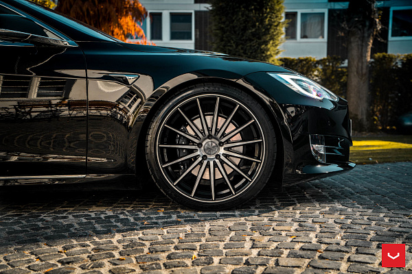 Фото дисков Vossen VFS-2 Глянцевый темный лак на Tesla Model S