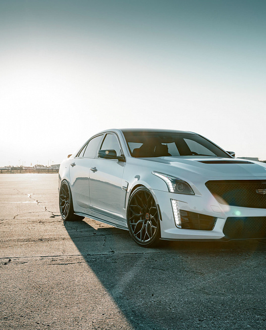 Фото дисков HF-2 Черный глянец на Cadillac CTS II