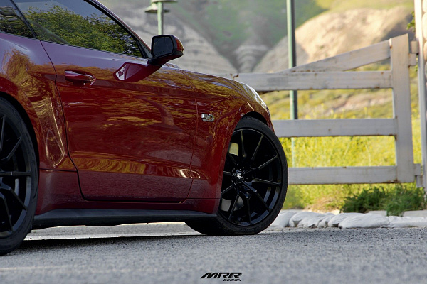 Фото дисков MRR M350 Черный глянец на Ford Mustang VI