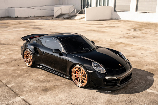 Фото дисков Strasse Wheels SB1 Deep Concave FS Сатиновое золото на Porsche 911 VII