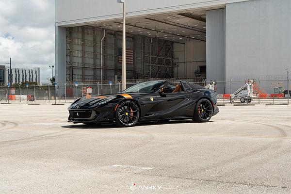 Фото дисков Anrky AN12 Черный сатин на Ferrari 812
