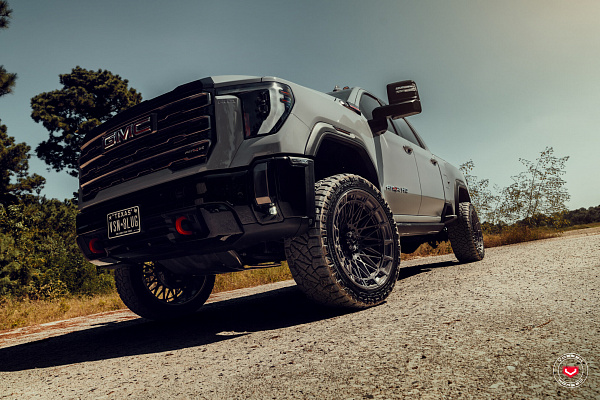 Фото дисков Vossen LCX-03 Глянцевый темный лак на GMC Sierra IV