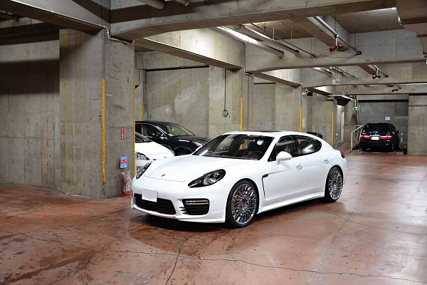 Фото дисков HRE 501M Глянцевый тонированный лак на Porsche Panamera I