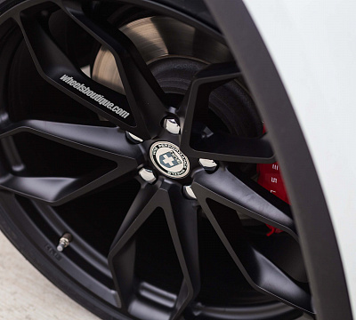 Фото дисков HRE P201 на Tesla Model X