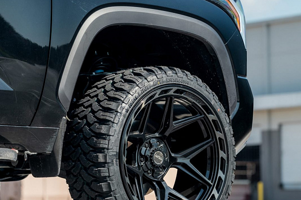 Фото дисков 4PLAY 4P55 Черный глянец на Toyota Tundra III