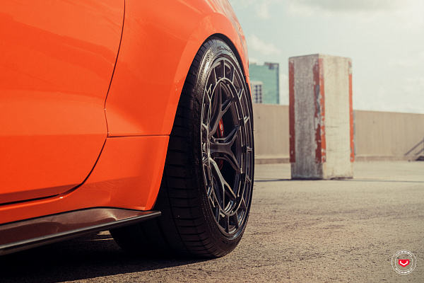Фото дисков Vossen LC3-01 Глянцевый темный лак на Ford Mustang VI