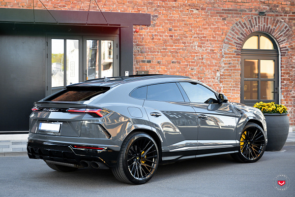 Фото дисков Vossen EVO-6T Черный глянец на Lamborghini Urus