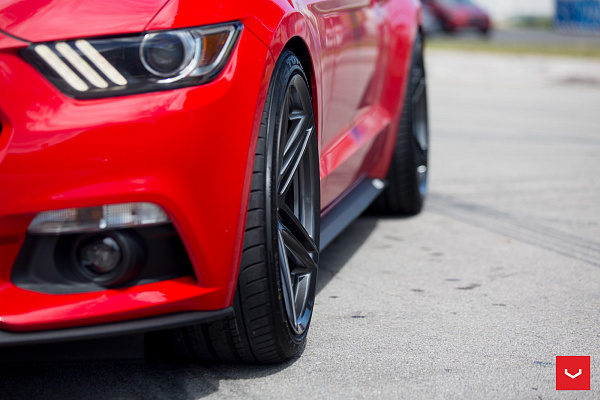 Фото дисков Vossen VFS-5 Глянцевый графит на Ford Mustang VI