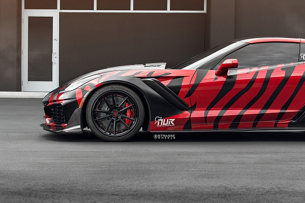 Фото дисков Strasse Wheels SV1 Deep Concave FS Черный глянец на Chevrolet Corvette C7
