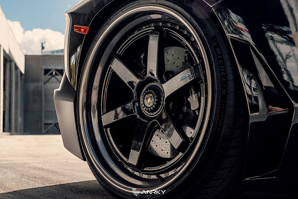 Фото дисков Anrky JDX-316 Черный глянец на Lamborghini Aventador