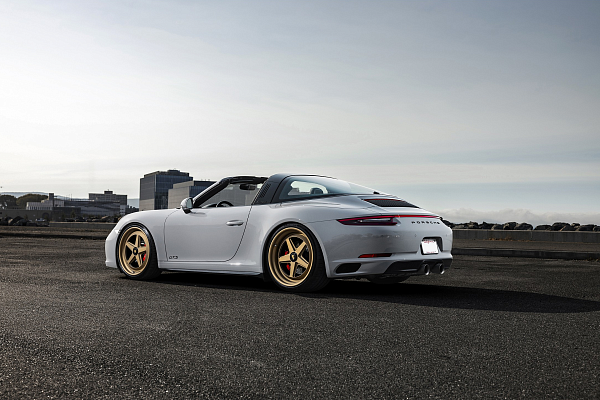 Фото дисков Rotiform 917 Сатиновое золото на Porsche 911 VII