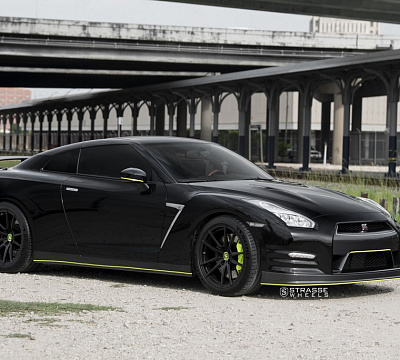 Фото дисков Strasse Wheels SV1 Deep Concave Monoblock на Nissan GT-R