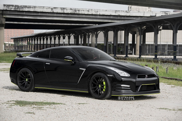 Фото дисков Strasse Wheels SV1 Deep Concave Monoblock Черный сатин на Nissan GT-R
