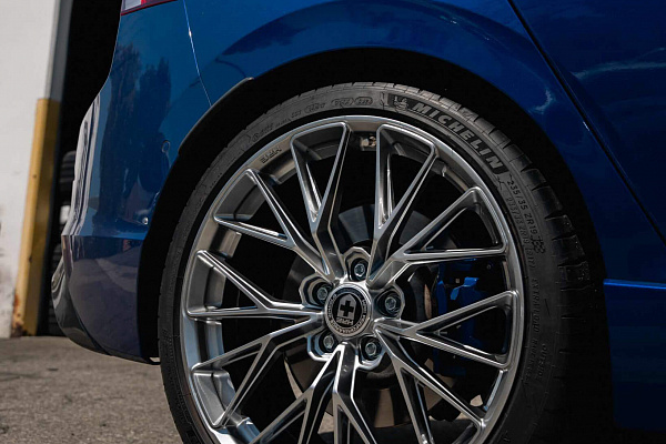 Фото дисков HRE FF28 Серебро на Volkswagen Golf VIII
