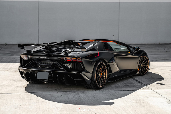 Фото дисков Anrky AN30 Глянцевая бронза на Lamborghini Aventador