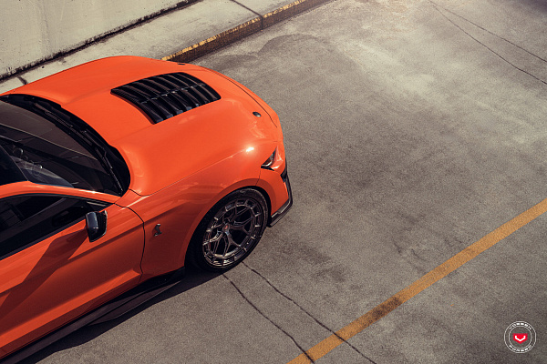 Фото дисков Vossen LC3-01 Глянцевый темный лак на Ford Mustang VI