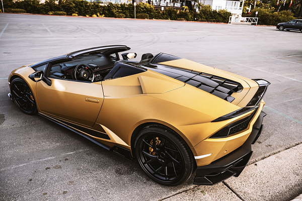 Фото дисков Savini SV67 Черный глянец на Lamborghini Huracan