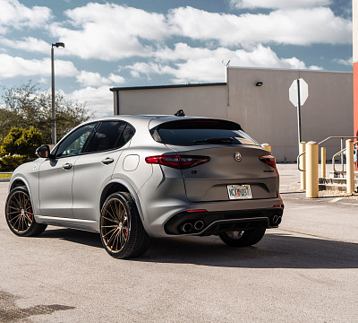 Фото дисков HRE P103 на Alfa Romeo Stelvio 
