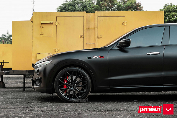 Фото дисков Vossen HF-2 Черный глянец на Maserati Levante