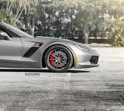 Фото дисков Strasse Wheels R10 Signature на Chevrolet Corvette C7