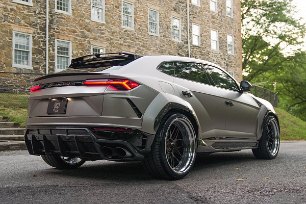 Фото дисков 1886 Wheels S007 Черный глянец на Lamborghini Urus