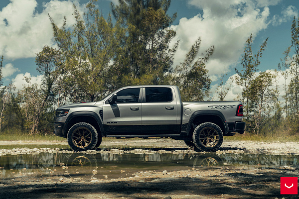Фото дисков Vossen HF6-4 Сатиновое темное золото на Ram 1500 V