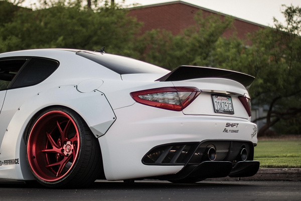 Фото дисков Savini SV67 Красный глянец на Maserati GranTurismo I