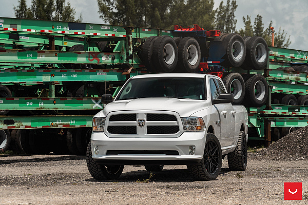 Фото дисков Vossen HF-7 Черный глянец на Ram 1500 IV