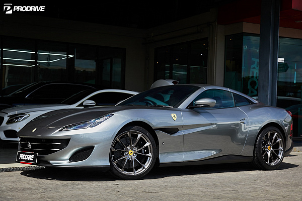 Фото дисков HRE P204 Глянцевый темный лак на Ferrari Portofino