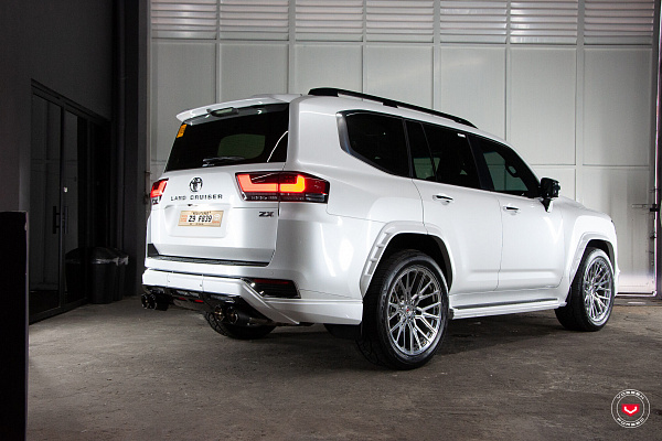 Фото дисков Vossen M-X3 Глянцевый лак на Toyota Land Cruiser 300