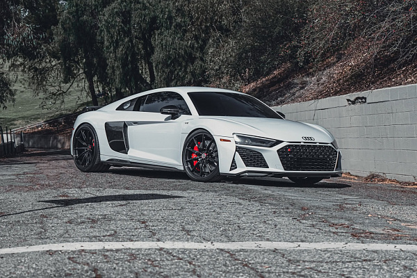 Фото дисков Brixton Forged FDE11 Черный глянец на Audi R8 (4S)
