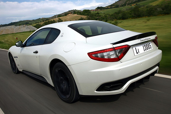 Фото дисков Maserati ASTRO Черный глянец на Maserati GranTurismo I
