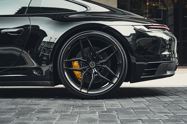 Фото дисков Brixton Forged PF12 R / RS Черный глянец на Porsche 911 VIII