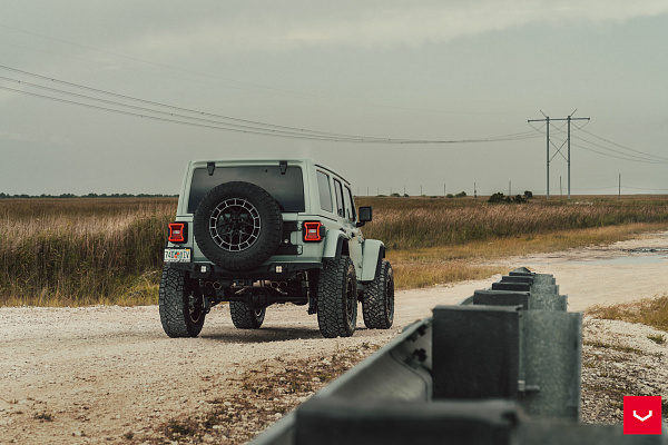 Фото дисков Vossen HFX-1 (5-Lug) Черный глянец на Jeep Wrangler IV (JL)