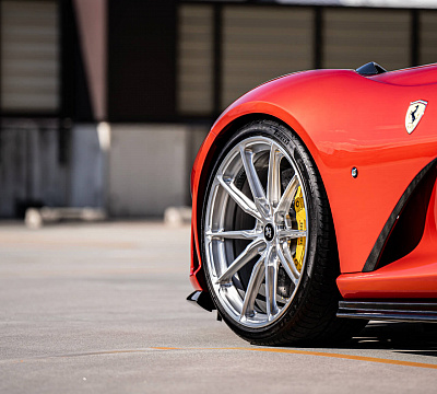 Фото дисков HRE P104SC на Ferrari 812