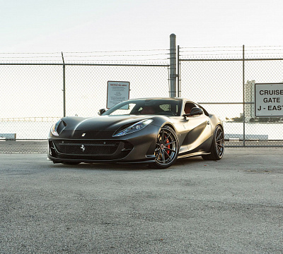 Фото дисков 1886 Wheels G010 на Ferrari 812