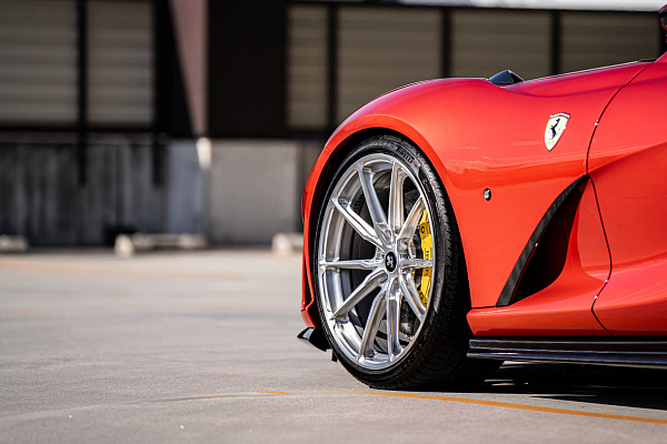 Фото дисков HRE P104SC Глянцевый лак на Ferrari 812