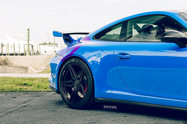 Фото дисков Strasse Wheels SV2 Deep Concave Monoblock Черный глянец на Porsche 911 VII
