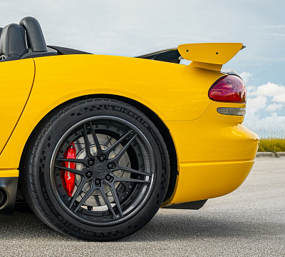 Фото дисков Strasse Wheels SV2-6 Deep Concave FS на Dodge Viper