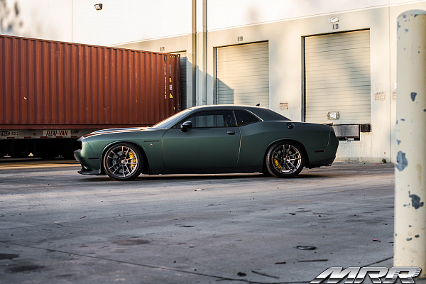 Фото дисков MRR M392 Сатиновая бронза на Dodge Challenger III