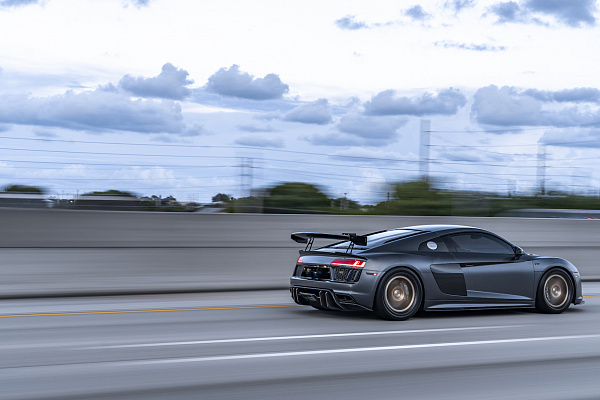 Фото дисков Strasse Wheels SV10 Track Сатиновая шампань на Audi R8 (4S)
