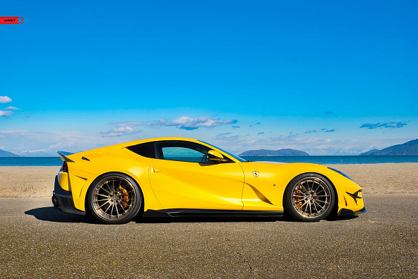 Фото дисков Anrky AN39 Глянцевая шампань на Ferrari 812