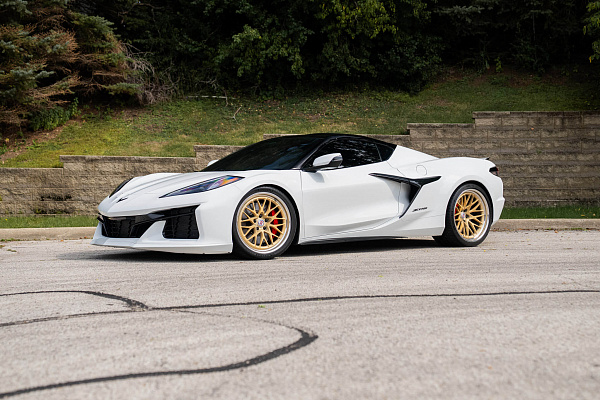 Фото дисков HRE 520 Сатиновое золото на Chevrolet Corvette C8
