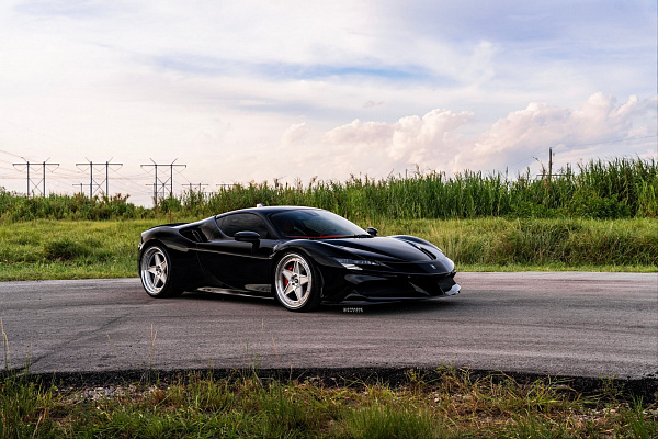 Фото дисков Strasse Wheels F5 Track Глянцевый лак на Ferrari SF90