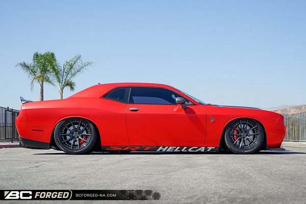 Фото дисков BC Forged HCA162 Глянцевый темный лак на Dodge Challenger III