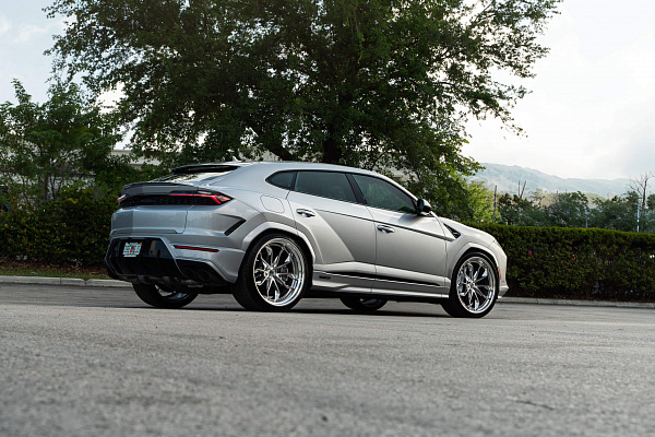 Фото дисков HRE S201H Полированный лак на Lamborghini Urus