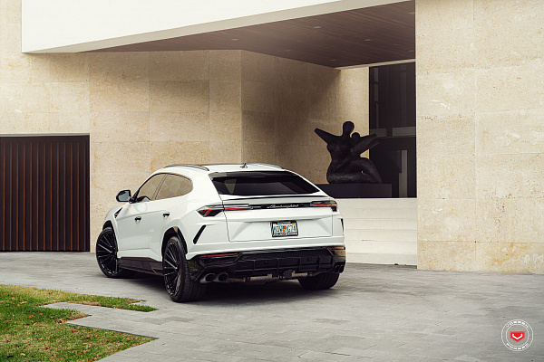 Фото дисков Vossen EVO-6T Черный глянец на Lamborghini Urus