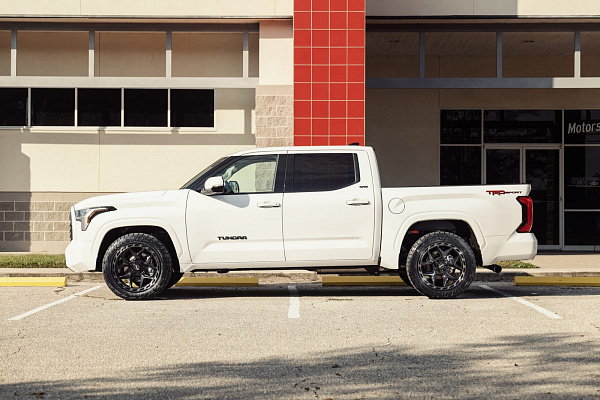 Фото дисков 4PLAY 4P55 Черный глянец на Toyota Tundra III