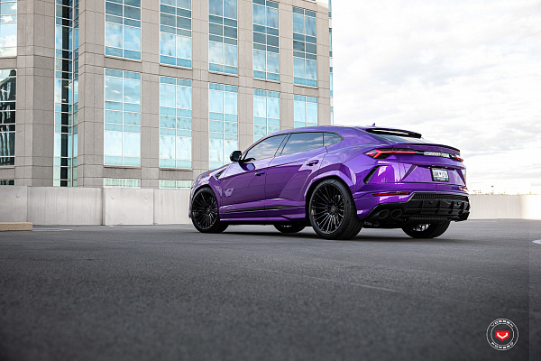 Фото дисков Vossen S17-04 Черный глянец на Lamborghini Urus